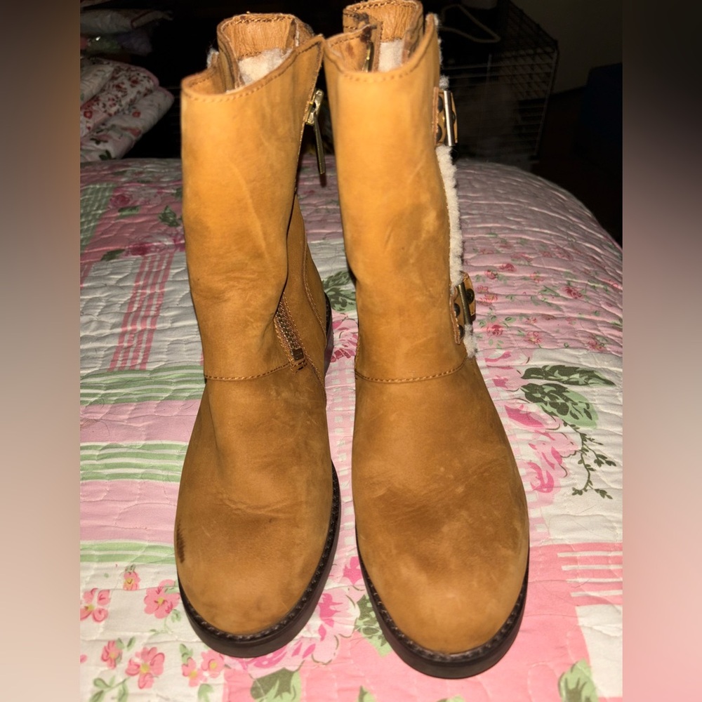 Ugg Women's Tan Ankle Boots